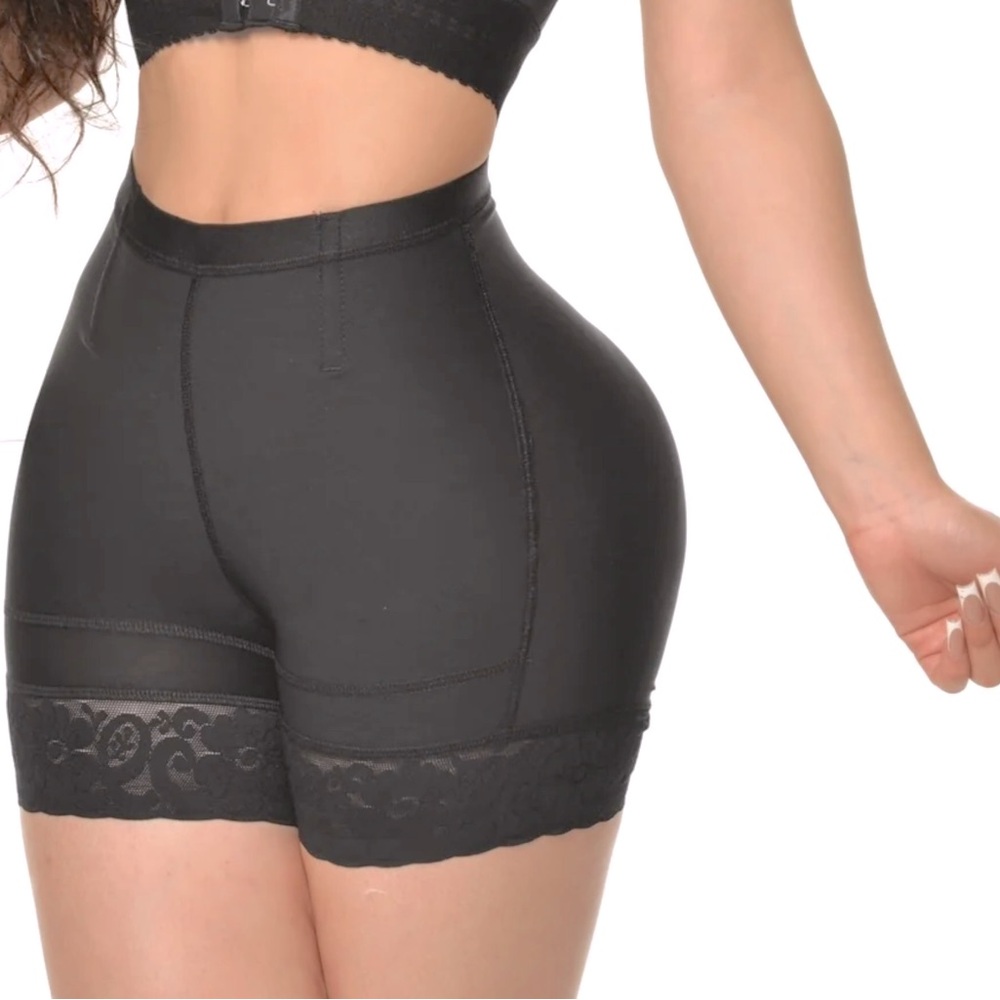 Elegant Figure Seemless BBL Shorts